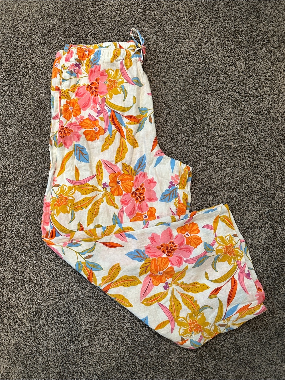 Linen Women’s C&C California 100% Linen Floral Pant.  NWOT.  Size XL.   So cute!